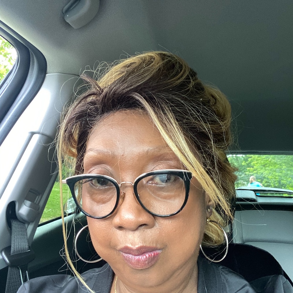 Meet your Posher, Sandra